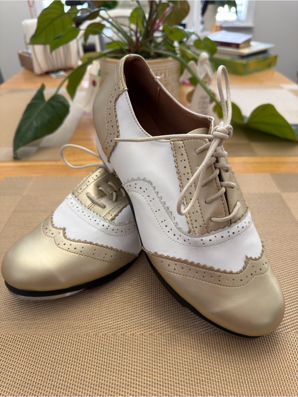 Classic Two-Tone Women's Brogue Oxford Tap Shoes in White and Gold